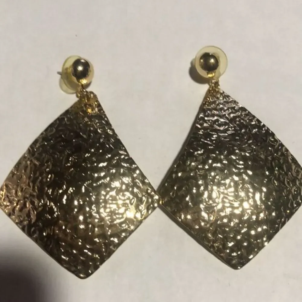 VTG 80s Gold Hammered Metal‎ Diamond Dangle Earrings Retro Statement